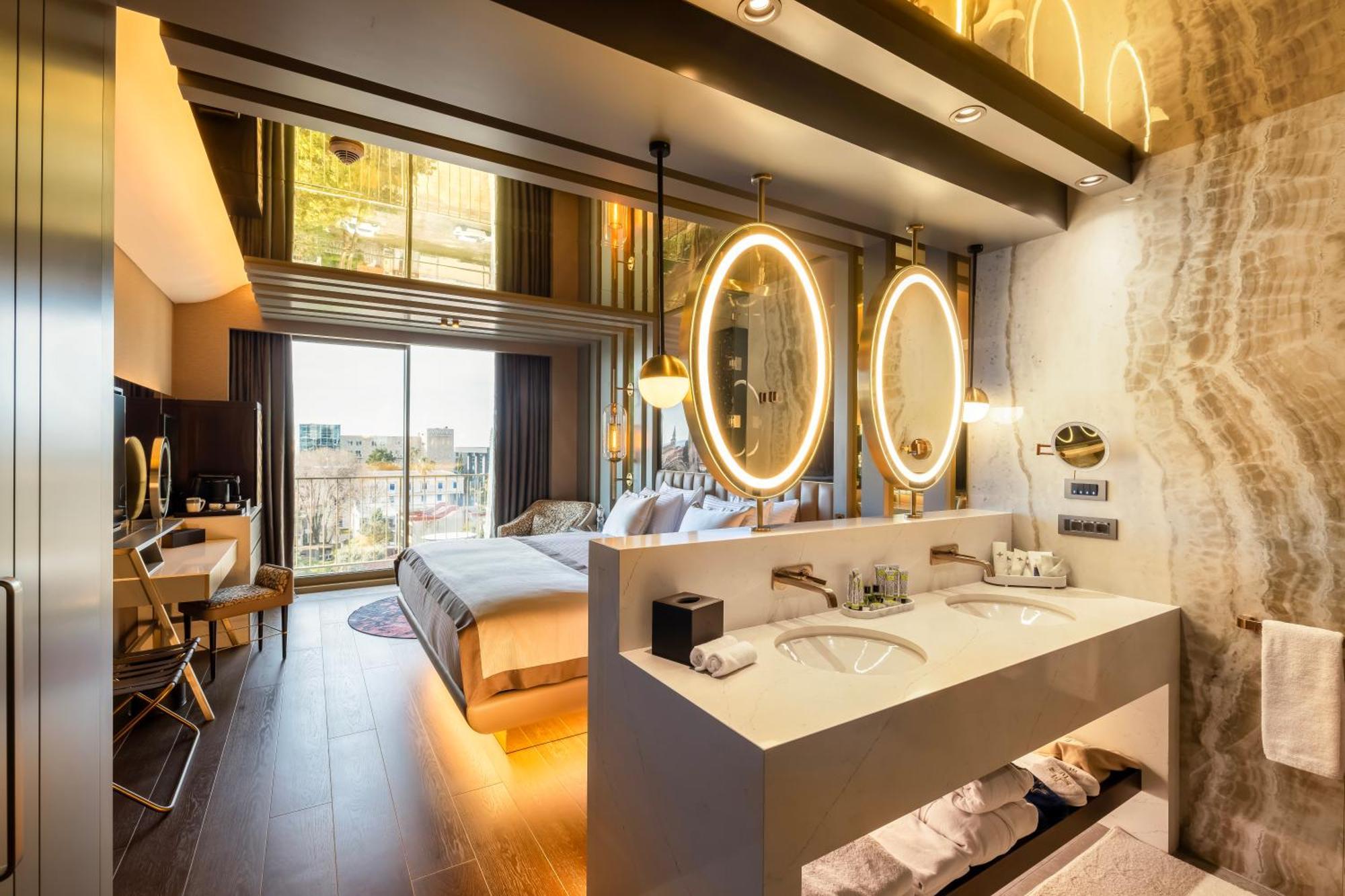 Merit Starlit & Residences 5*
