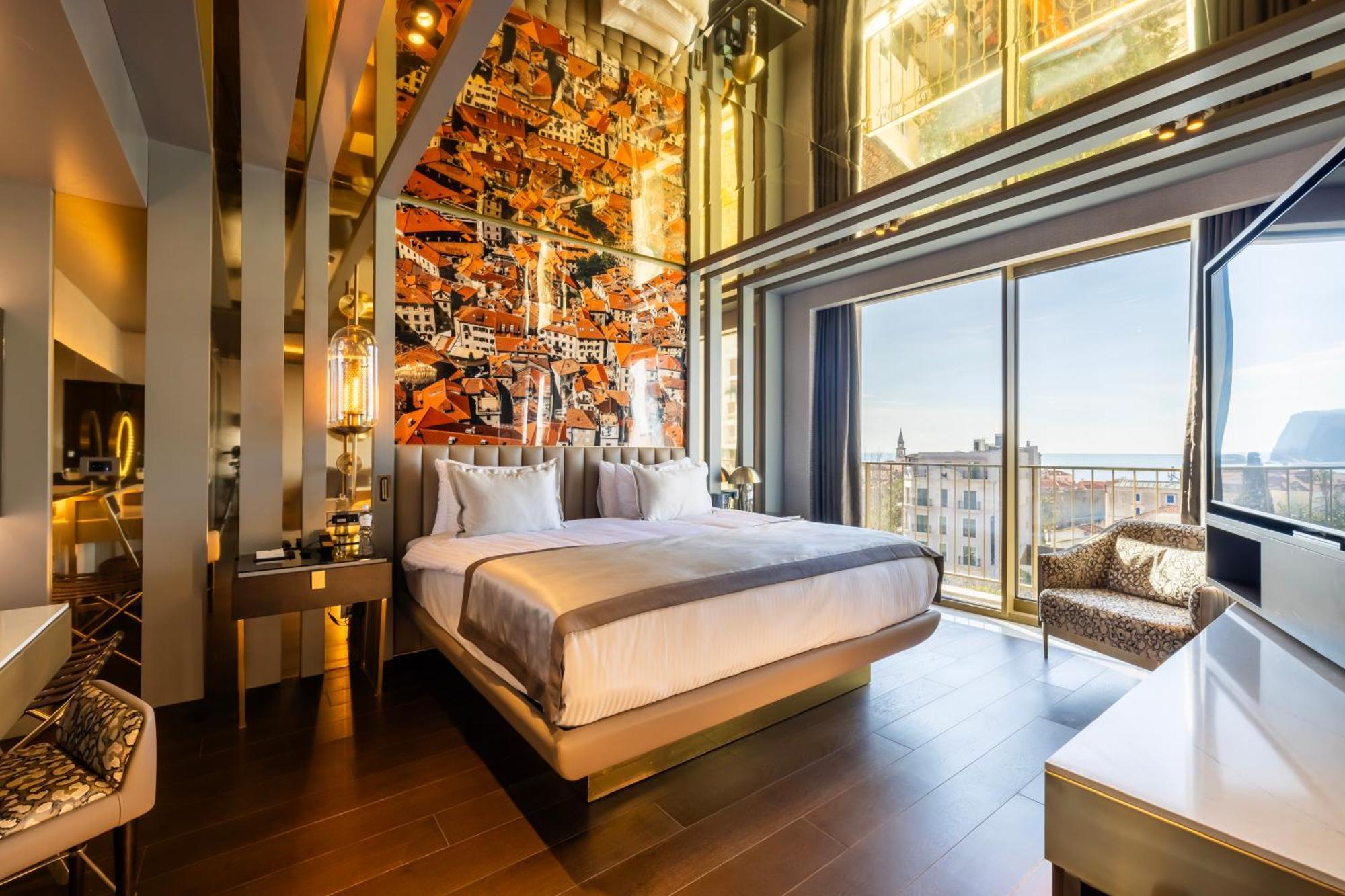 Hotel Merit Starlit & Residences 5*