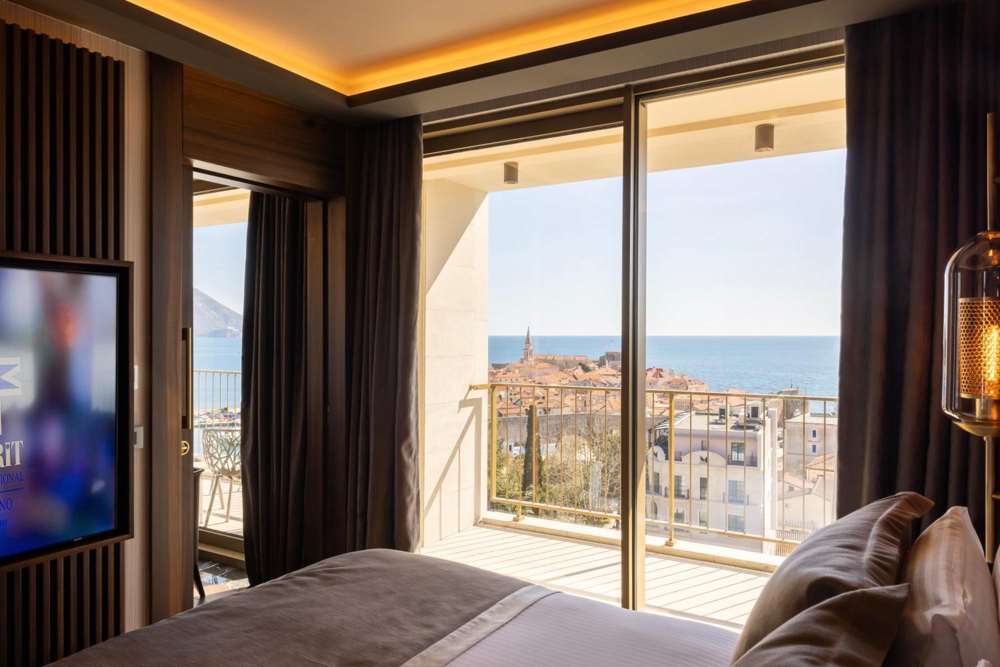 Merit Starlit & Residences Hotel 5*