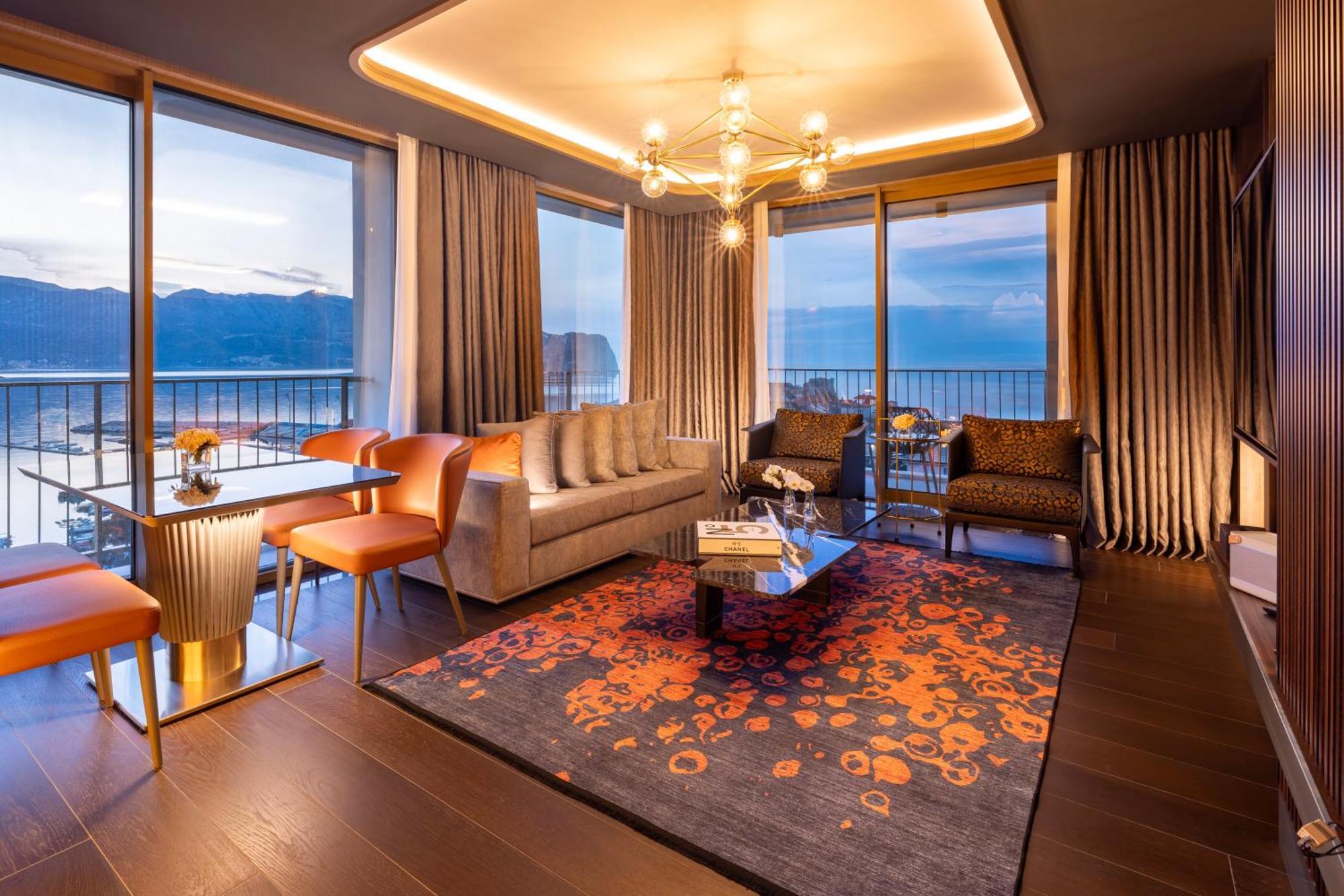 Merit Starlit & Residences 5*