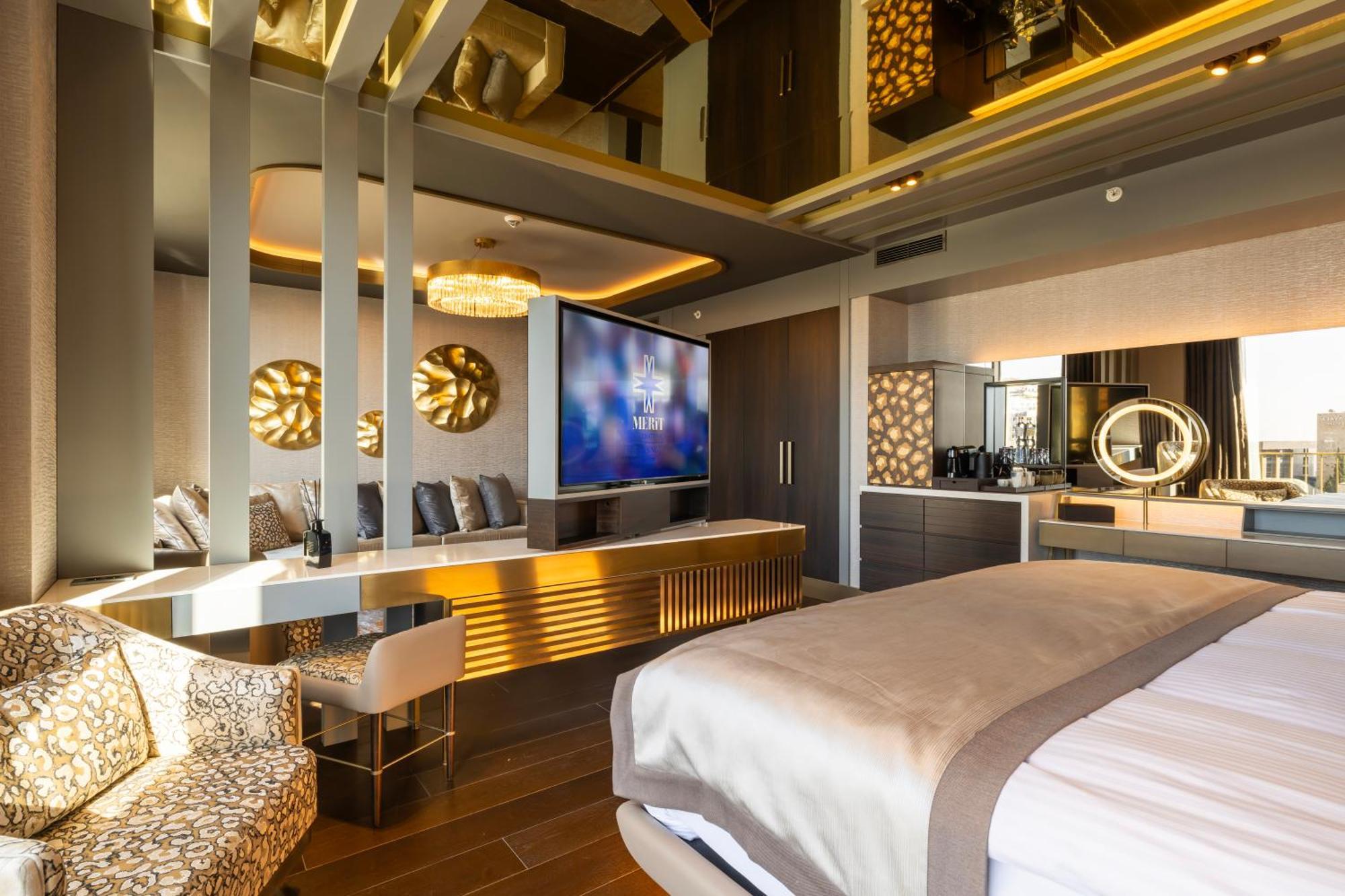 Merit Starlit & Residences 5*